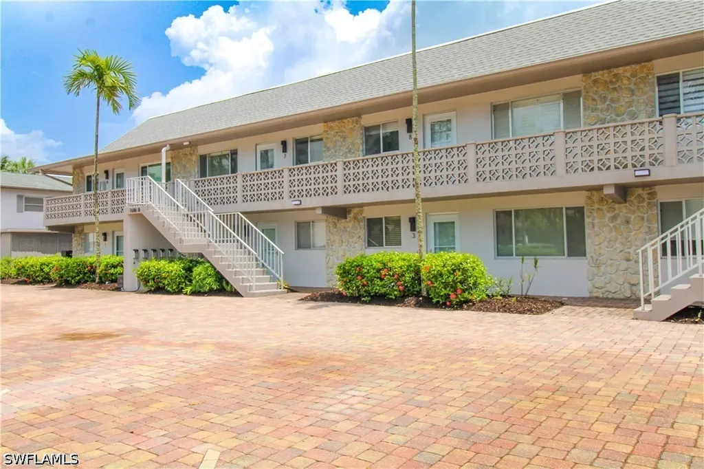 1686 Blue Point Avenue Naples FL 34102