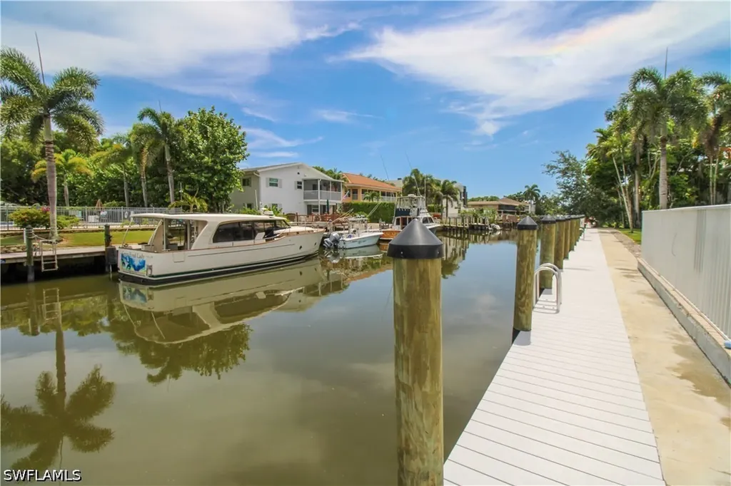1686 Blue Point Avenue Naples FL 34102
