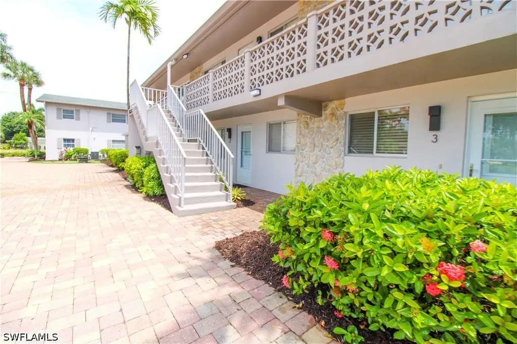 1686 Blue Point Avenue Naples FL 34102