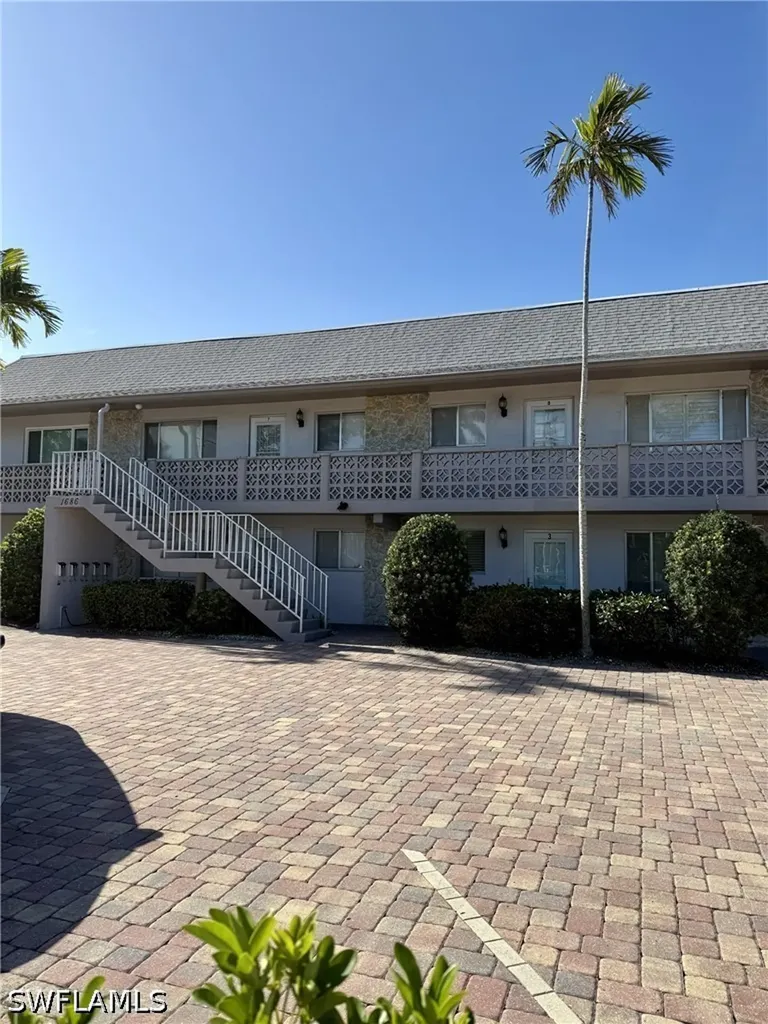 1686 Blue Point Avenue Naples FL 34102