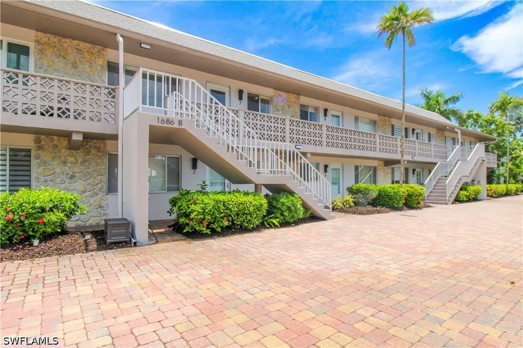 1686 Blue Point Avenue Naples FL 34102