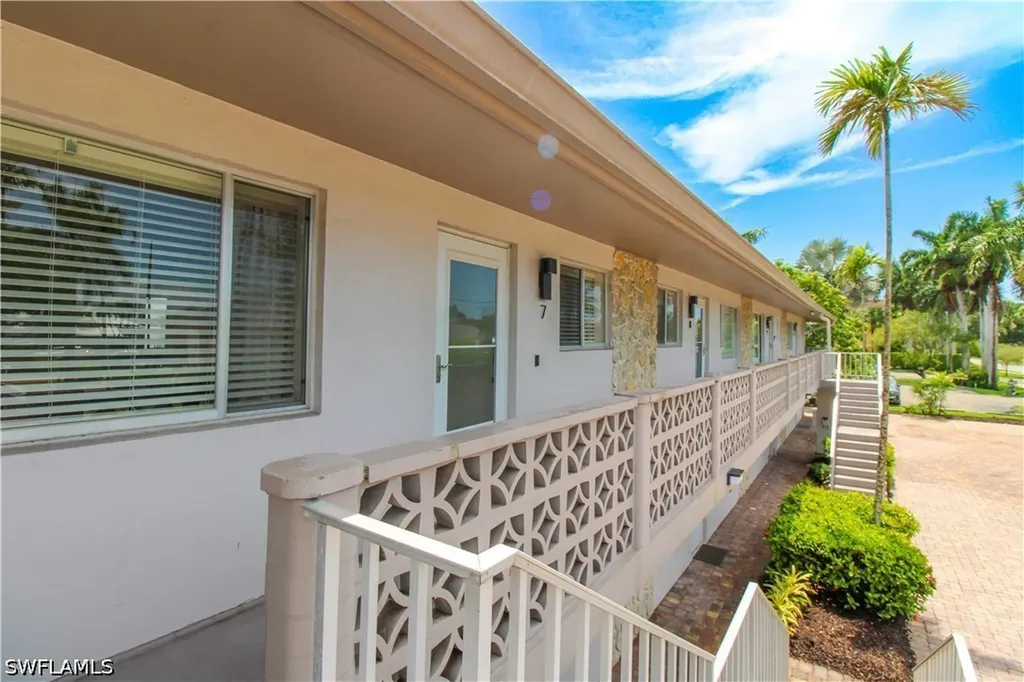 1686 Blue Point Avenue Naples FL 34102