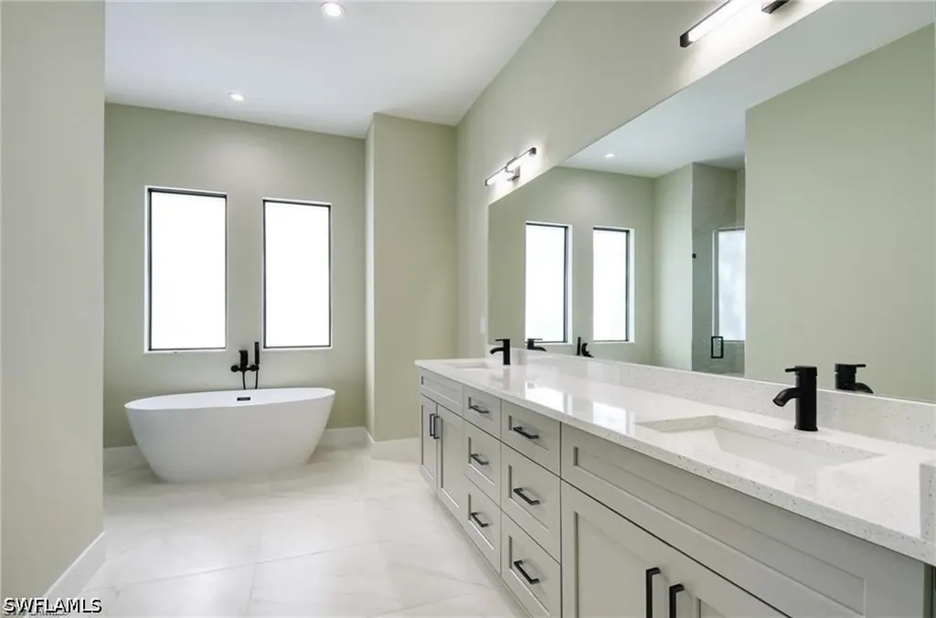 219 33rd Avenue NW Naples FL 34120