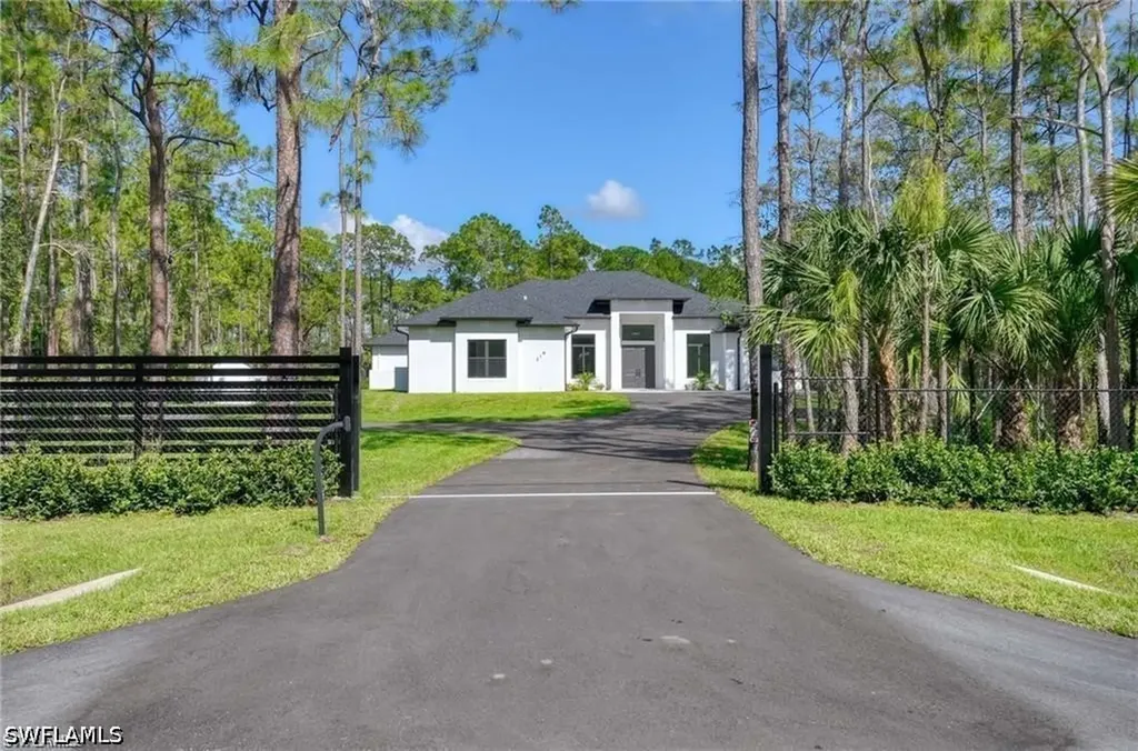 219 33rd Avenue NW Naples FL 34120
