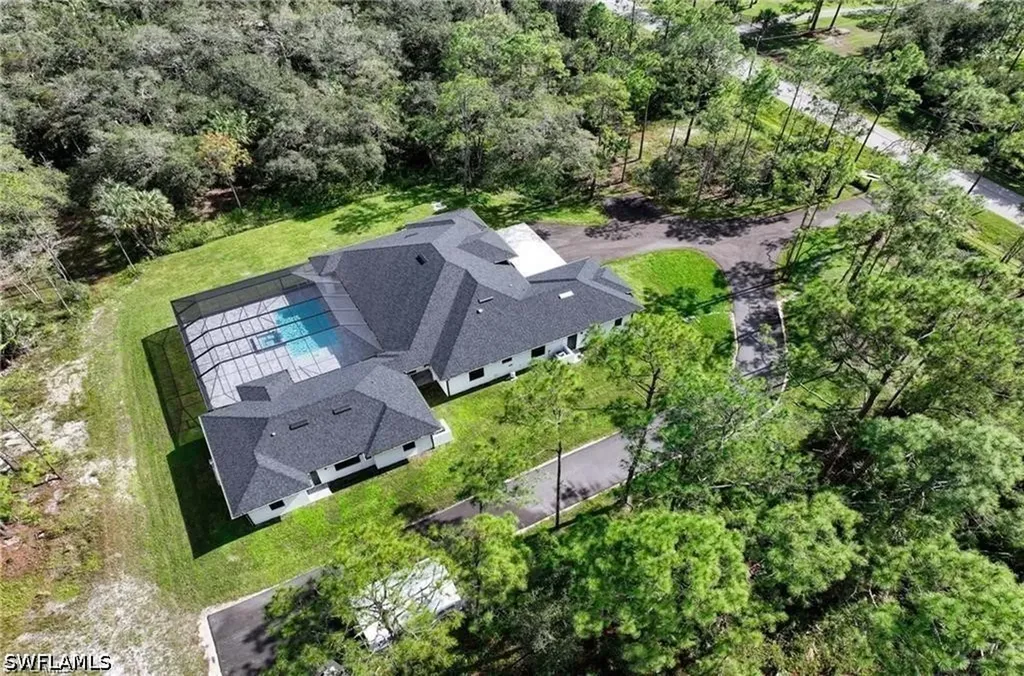 219 33rd Avenue NW Naples FL 34120