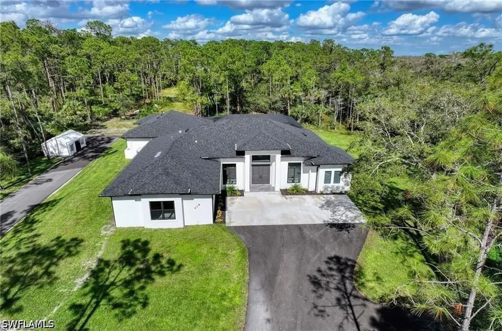 219 33rd Avenue NW Naples FL 34120