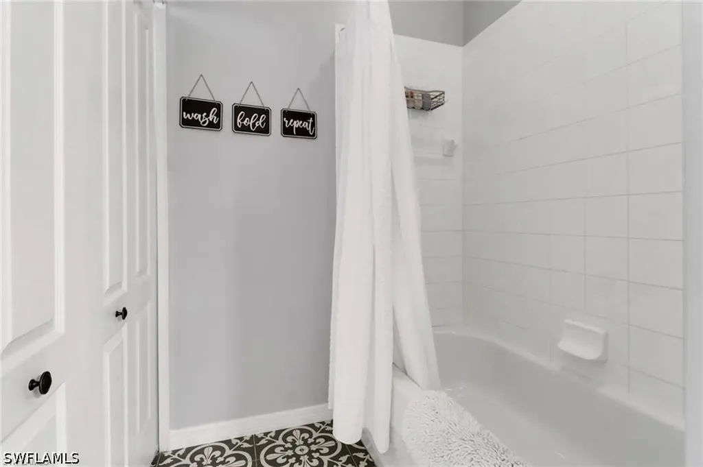 3830 Sawgrass Way Naples FL 34112