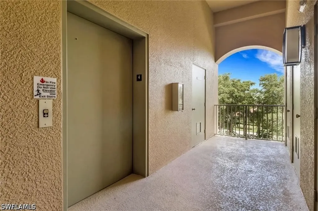 3830 Sawgrass Way Naples FL 34112