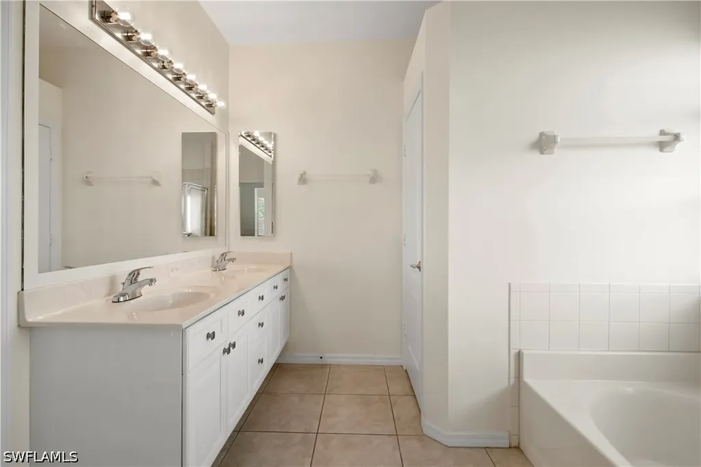 1817 Avian Court Naples FL 34119