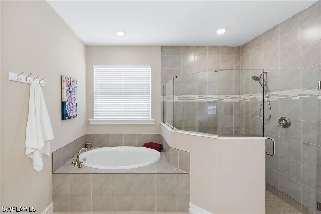 18699 Ensenada Drive Naples FL 34114