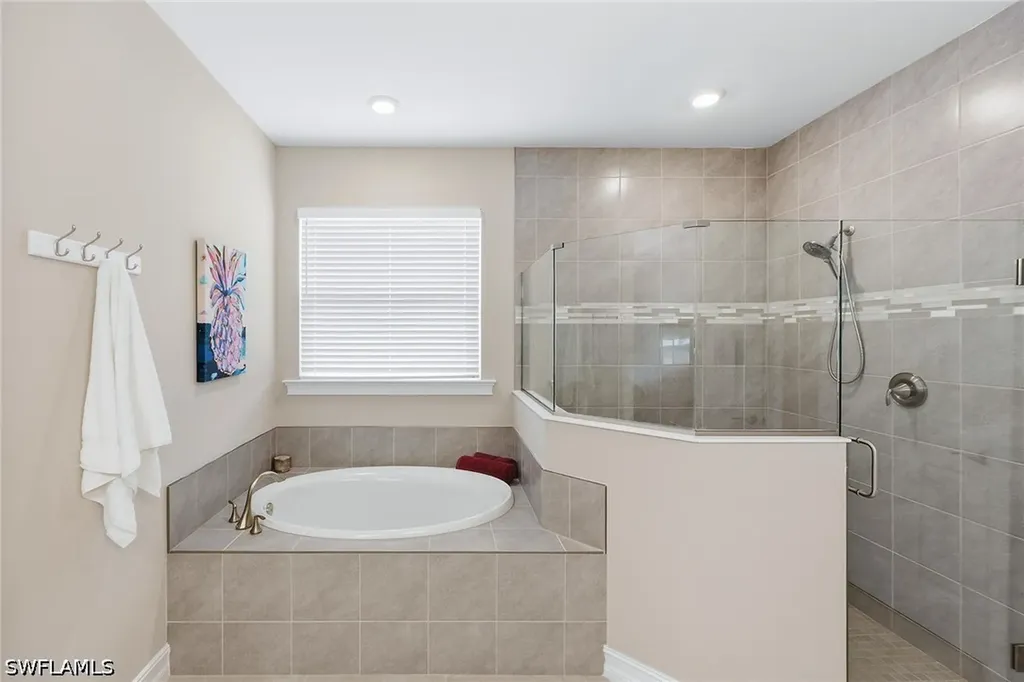 18699 Ensenada Drive Naples FL 34114