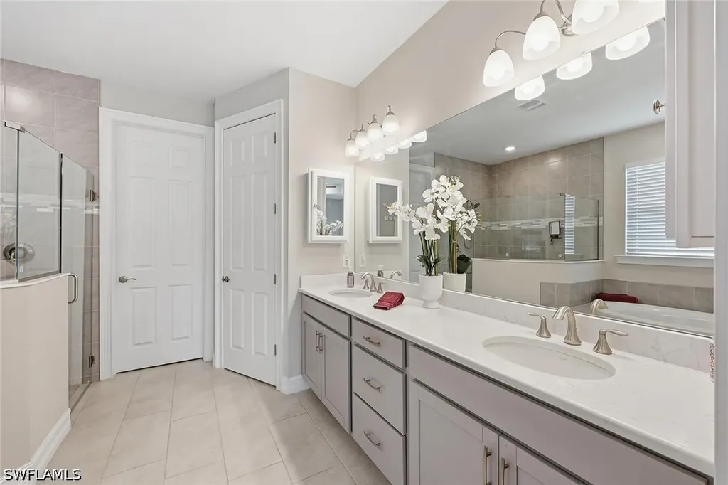 18699 Ensenada Drive Naples FL 34114