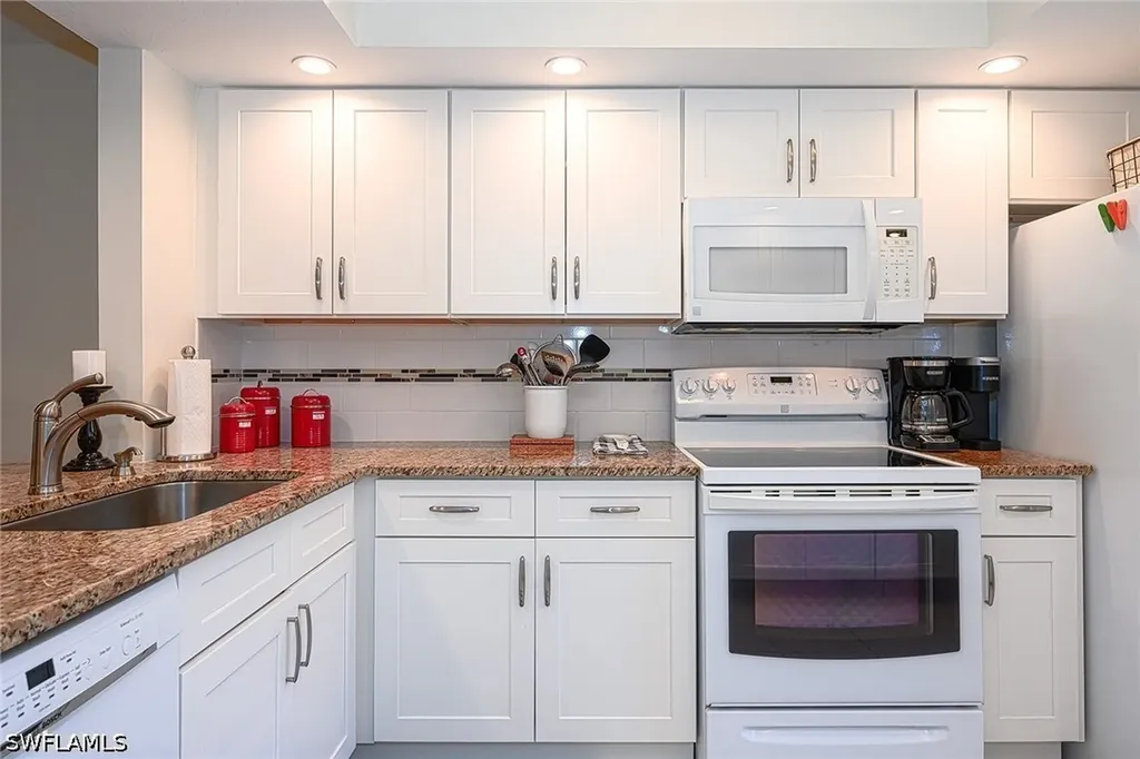 135 Cypress Way E Naples FL 34110
