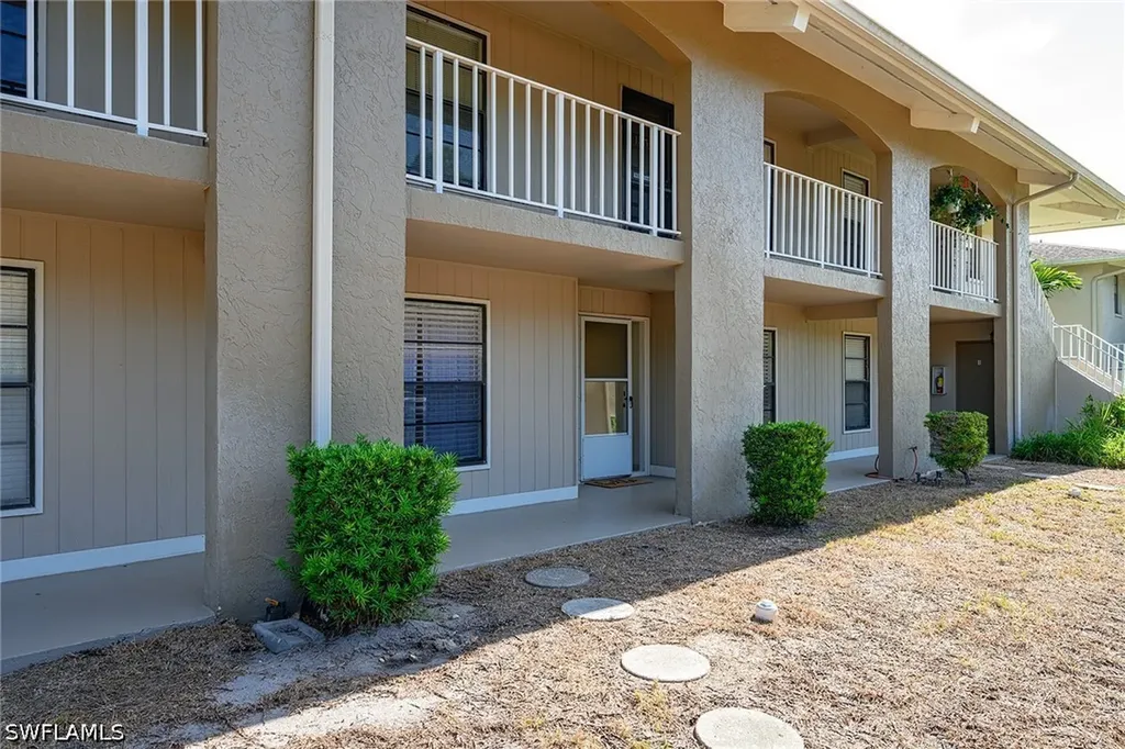 135 Cypress Way E Naples FL 34110