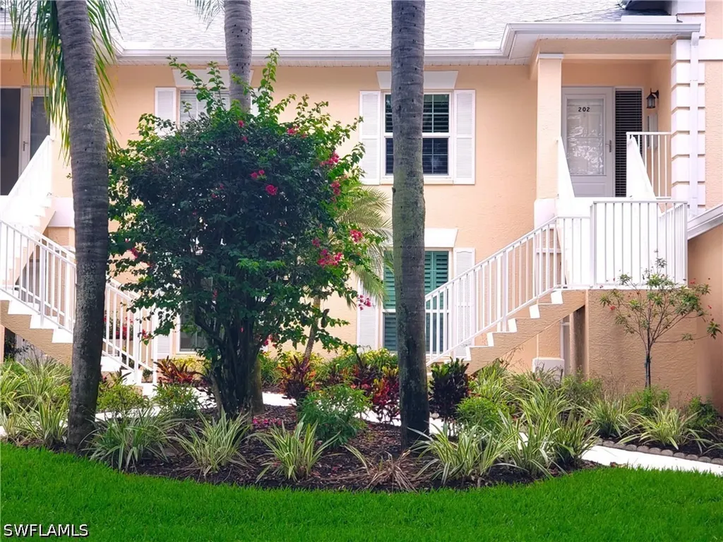 736 Wiggins Lake Drive Naples FL 34110