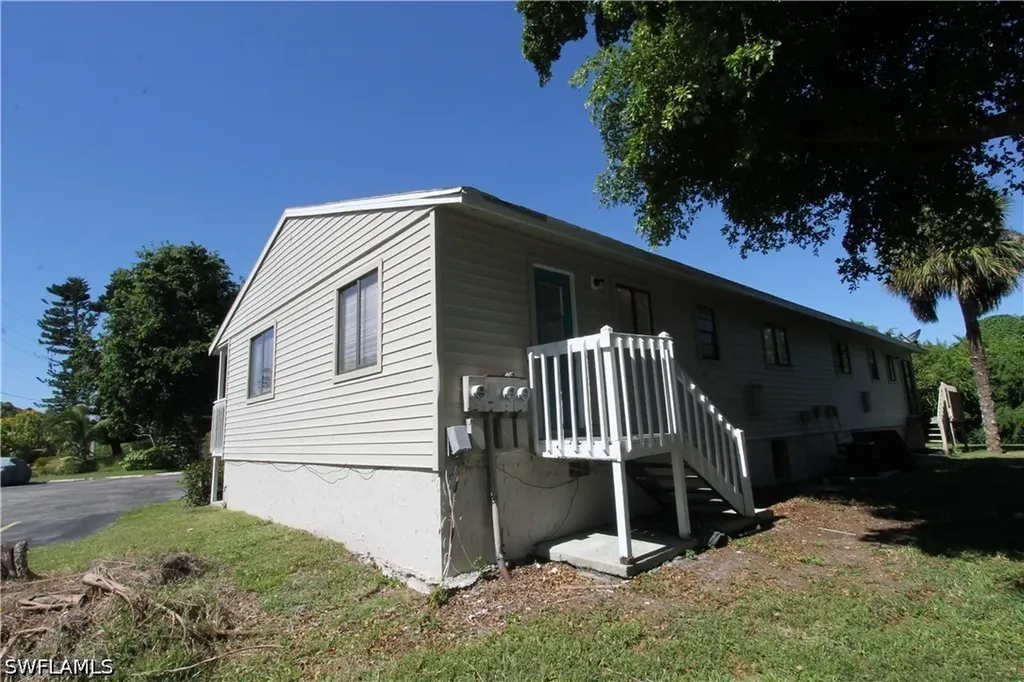 2445 Thomasson Drive Naples FL 34112