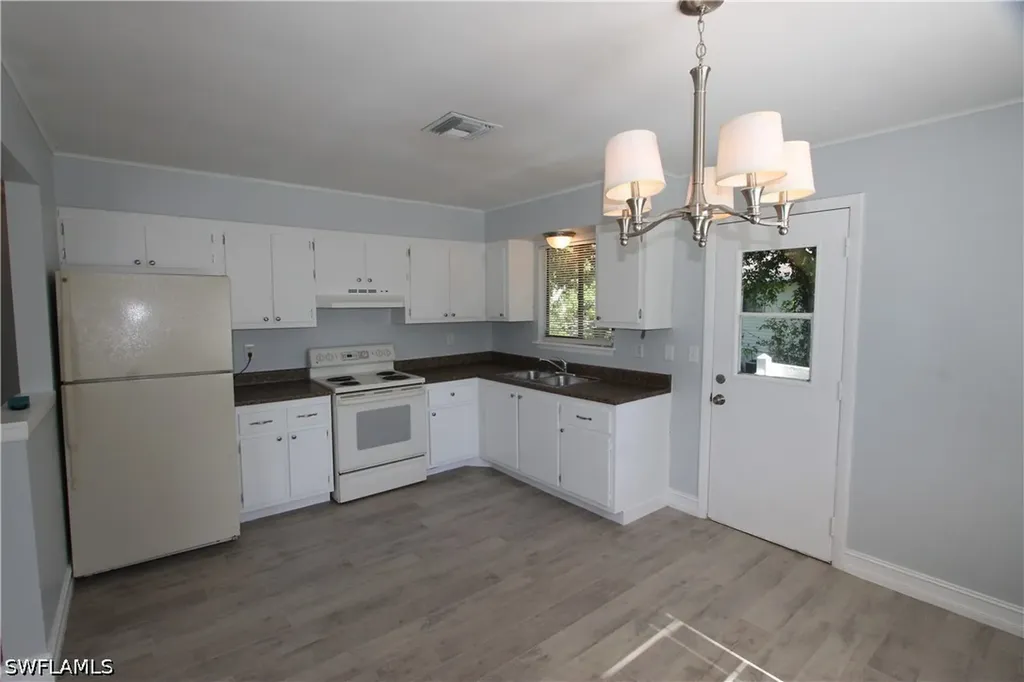 2445 Thomasson Drive Naples FL 34112