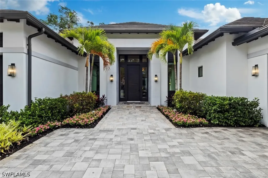 541 Whispering Pine Court Naples FL 34103
