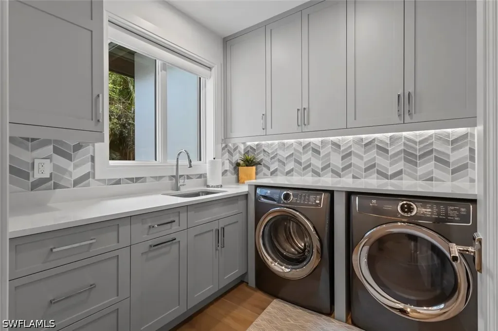 541 Whispering Pine Court Naples FL 34103