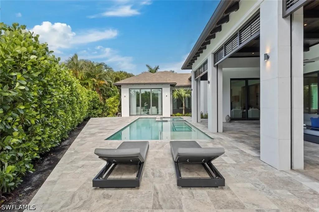 541 Whispering Pine Court Naples FL 34103
