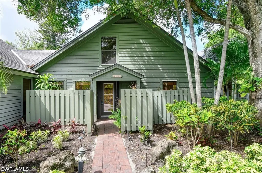 1325 Solana Road Naples FL 34103
