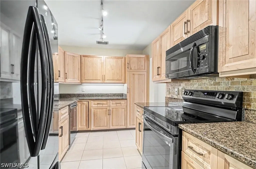1325 Solana Road Naples FL 34103