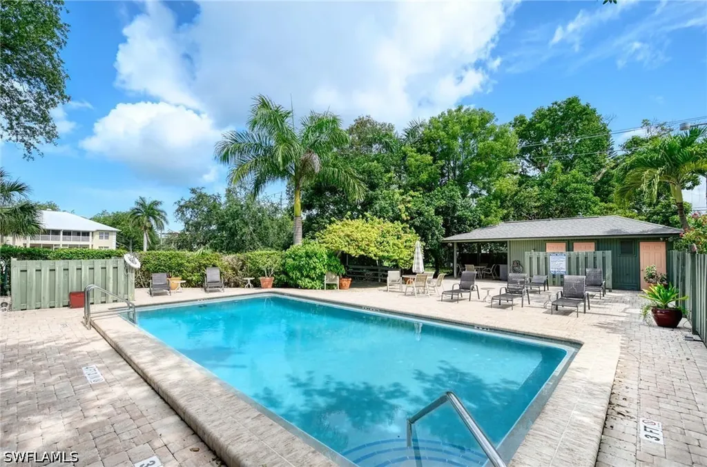 1325 Solana Road Naples FL 34103