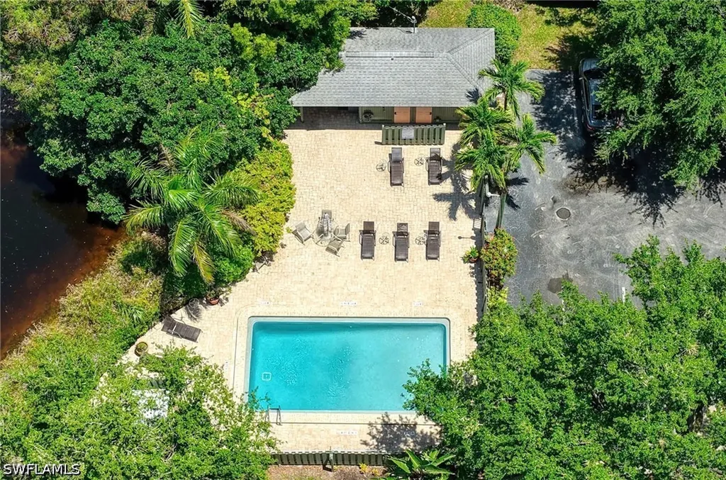 1325 Solana Road Naples FL 34103