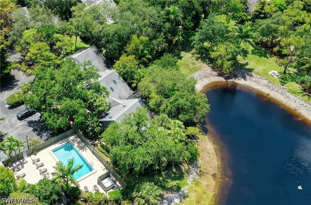 1325 Solana Road Naples FL 34103