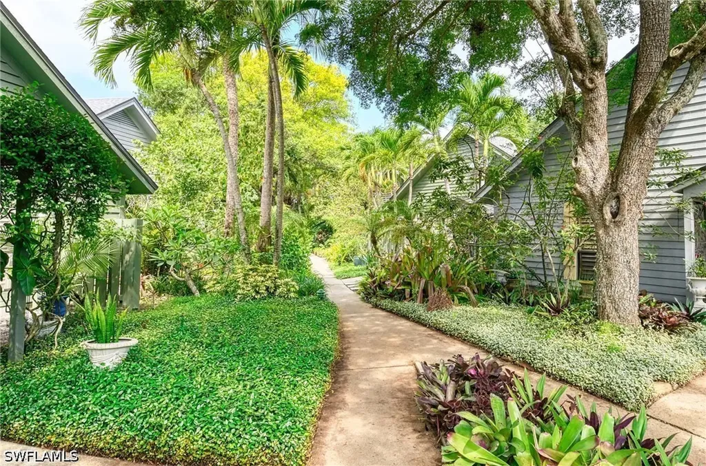 1325 Solana Road Naples FL 34103
