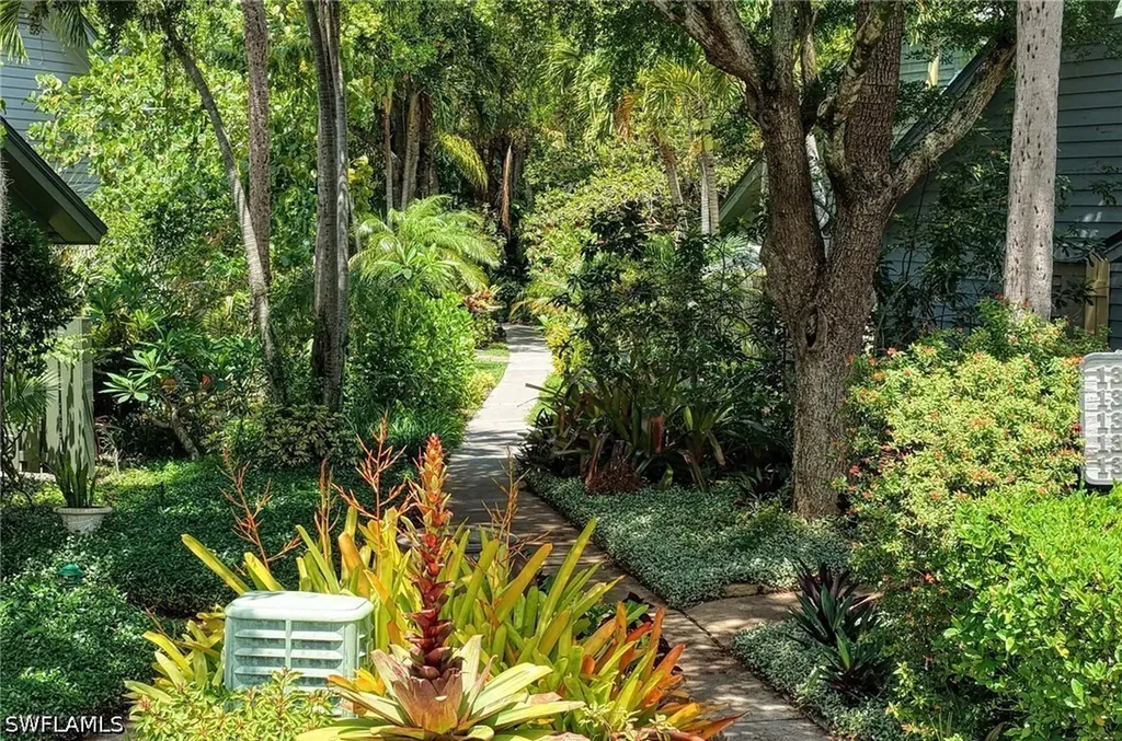 1325 Solana Road Naples FL 34103