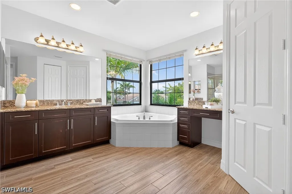 13852 Luna Drive Naples FL 34109
