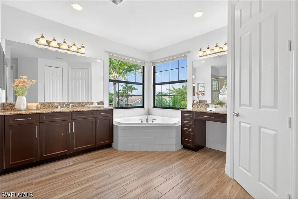 13852 Luna Drive Naples FL 34109