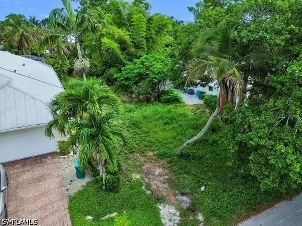 3037 Coco Avenue Naples FL 34112