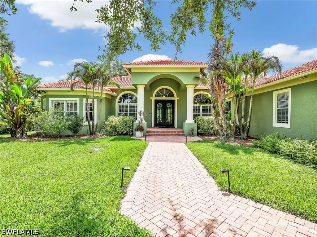 Naples FL, 530 13TH Street NW