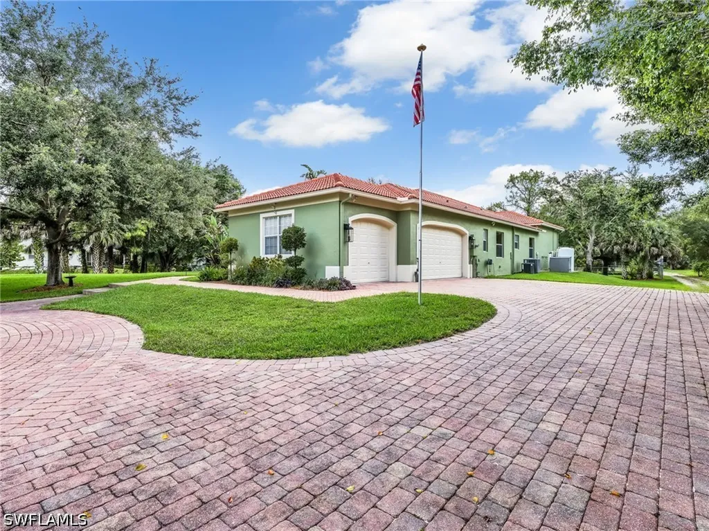 530 13th Street NW Naples FL 34120