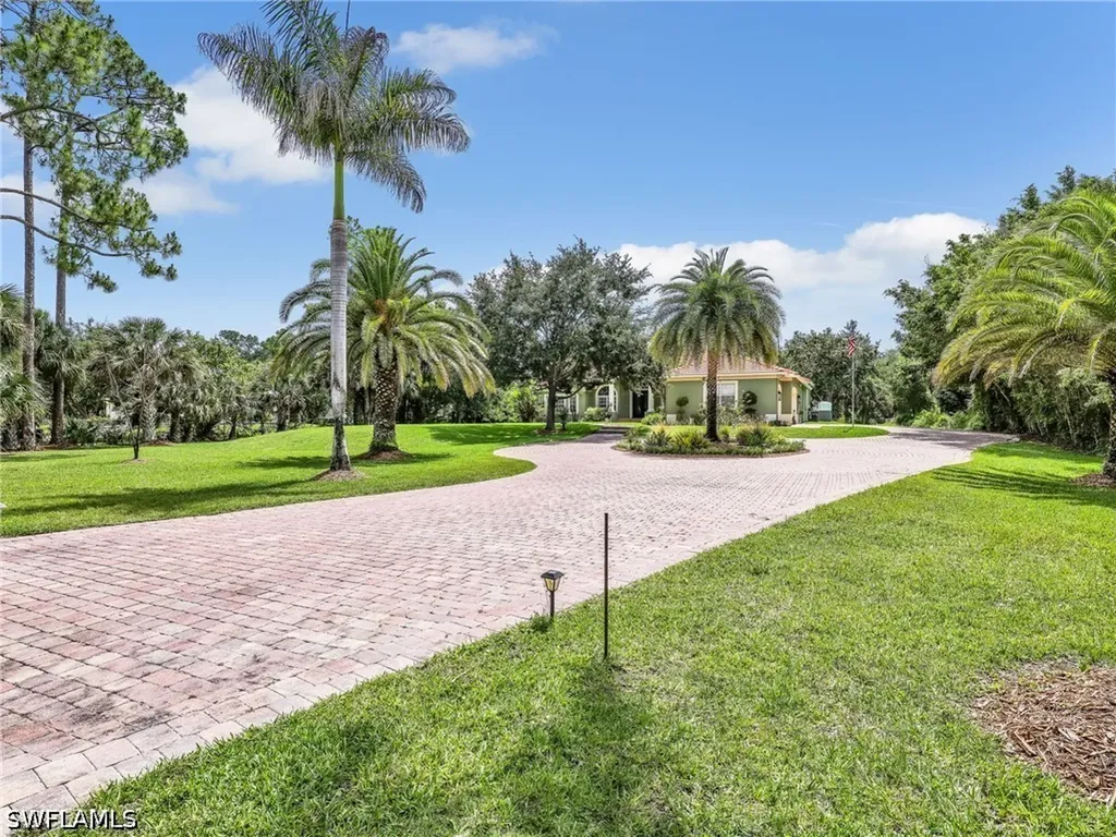 530 13th Street NW Naples FL 34120