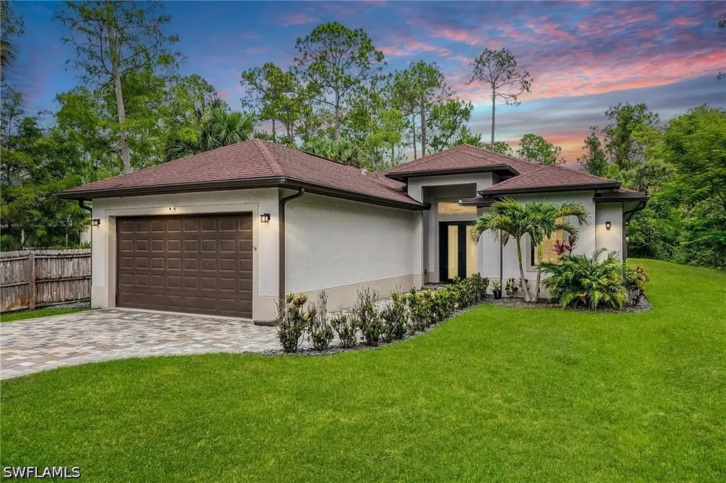 423 14th Avenue NE Naples FL 34120