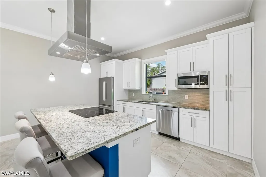 423 14th Avenue NE Naples FL 34120