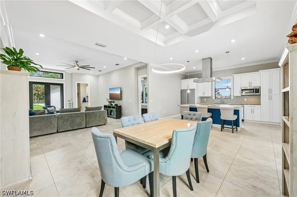 423 14th Avenue NE Naples FL 34120