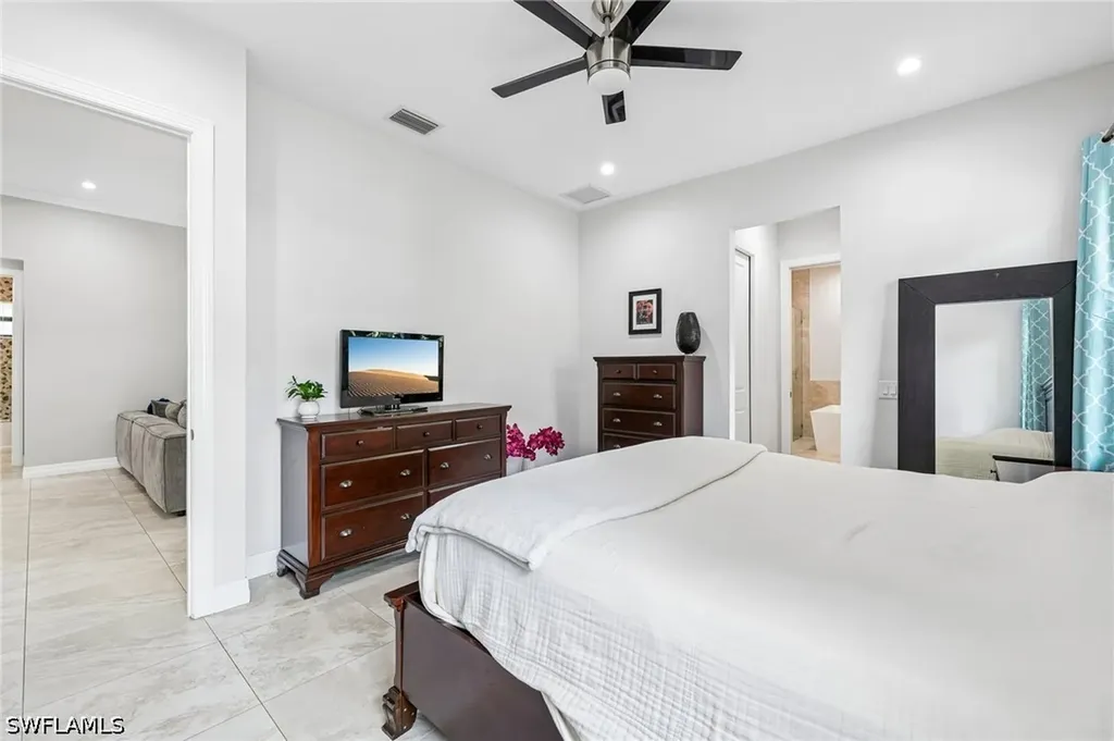 423 14th Avenue NE Naples FL 34120