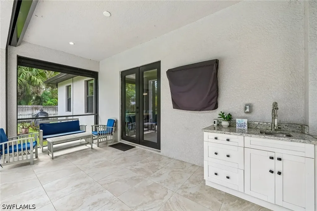 423 14th Avenue NE Naples FL 34120