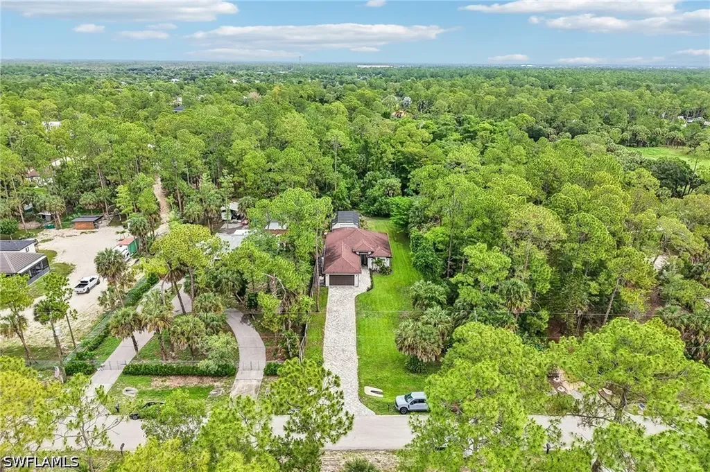 423 14th Avenue NE Naples FL 34120