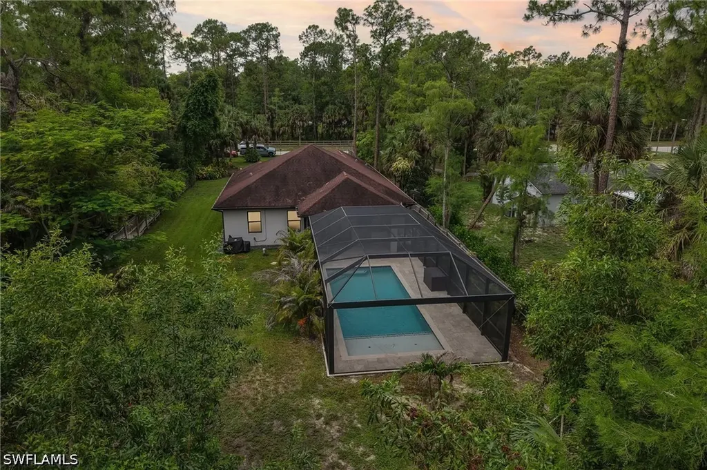 423 14th Avenue NE Naples FL 34120