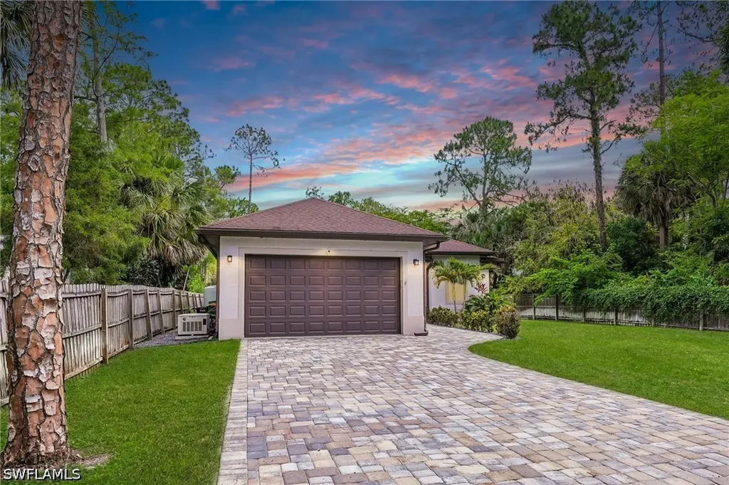 423 14th Avenue NE Naples FL 34120