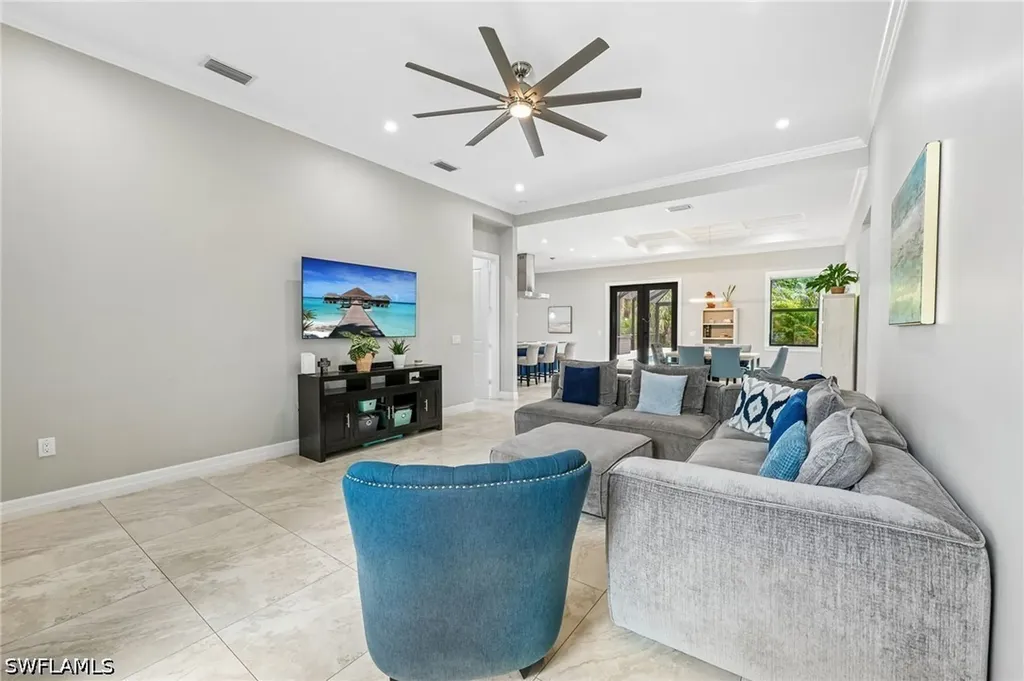 423 14th Avenue NE Naples FL 34120