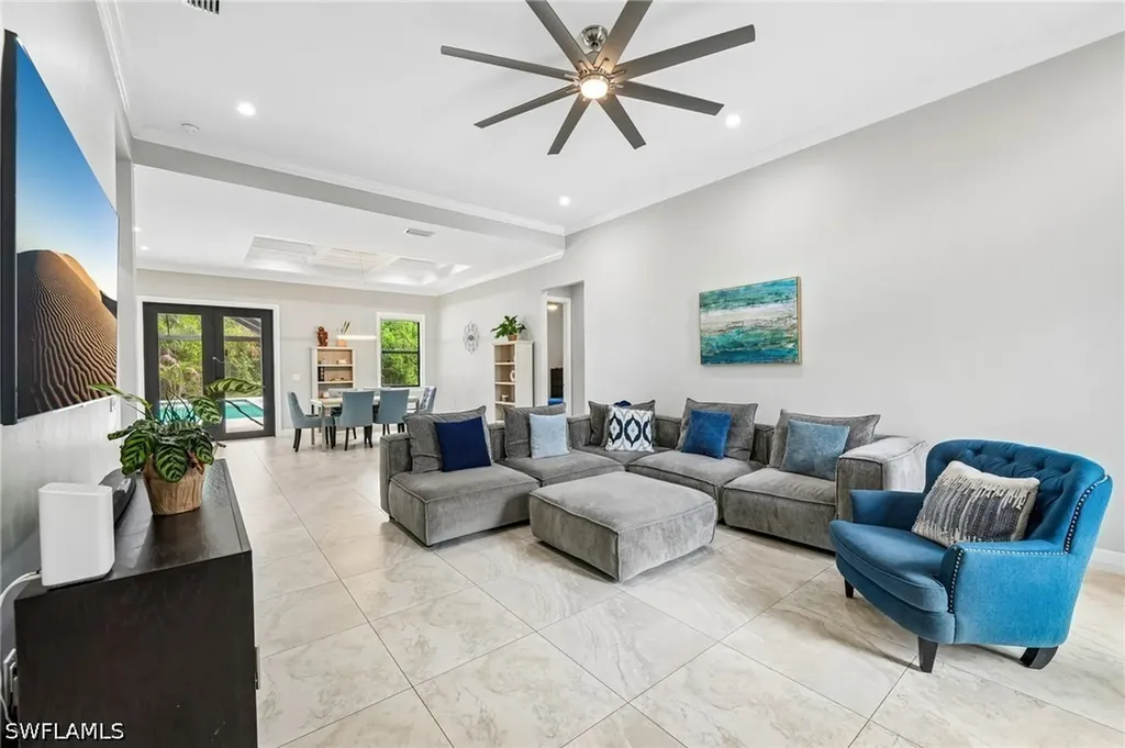 423 14th Avenue NE Naples FL 34120