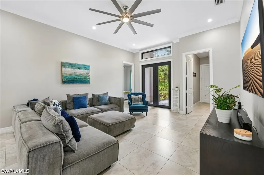 423 14th Avenue NE Naples FL 34120