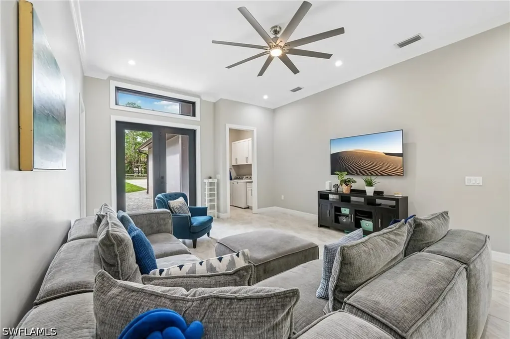 423 14th Avenue NE Naples FL 34120