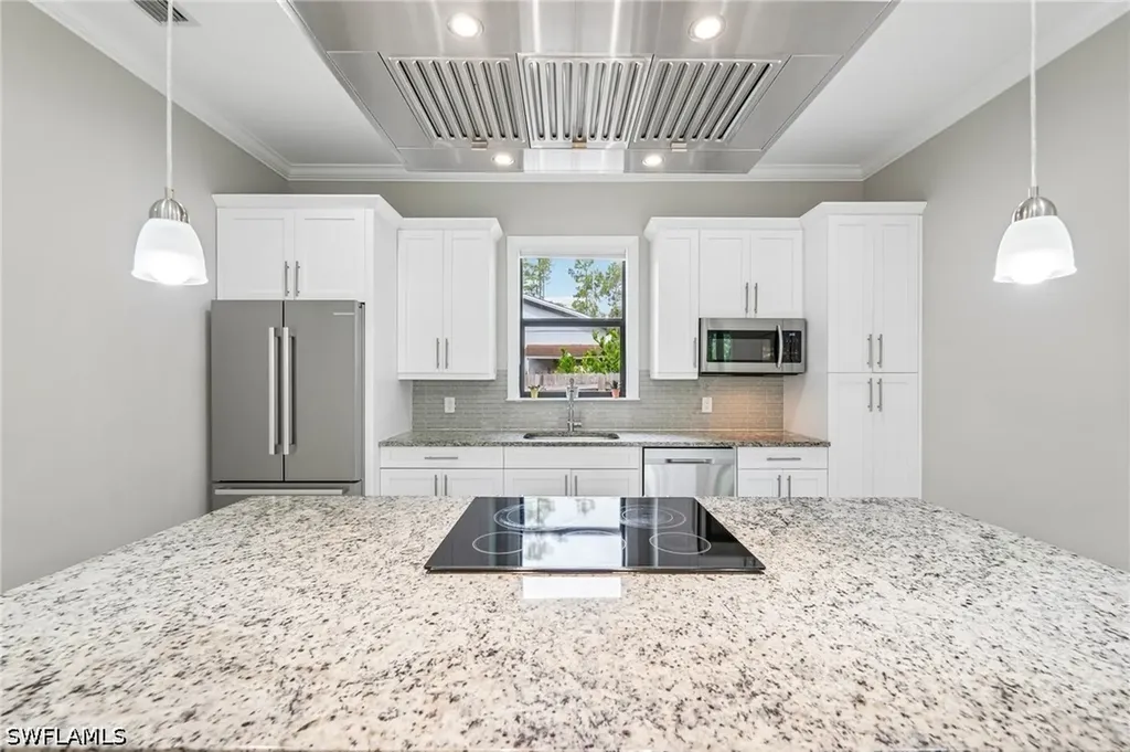 423 14th Avenue NE Naples FL 34120